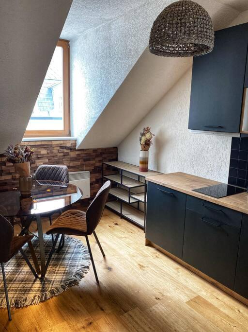 Cozy And Warm Apartment In The Heart Of Karlsbad Luaran gambar